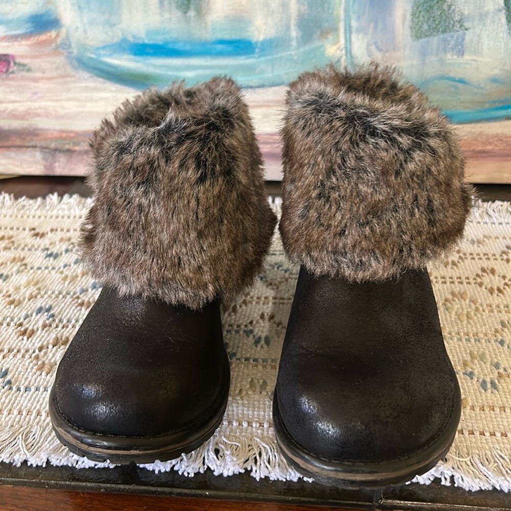 Candies black ankle boot with fur size 7 1/2